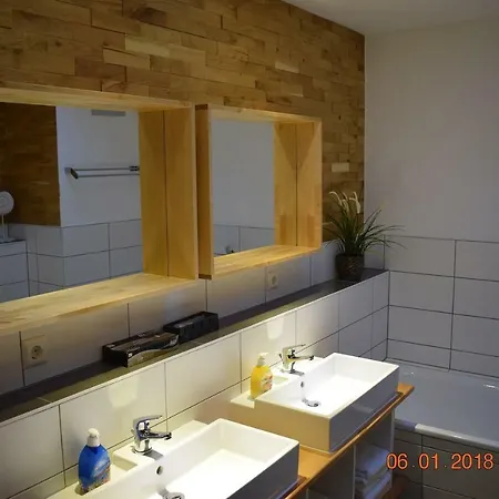 Reihenhaus Mit 3 Schlafzimmer * Неккарзульм
